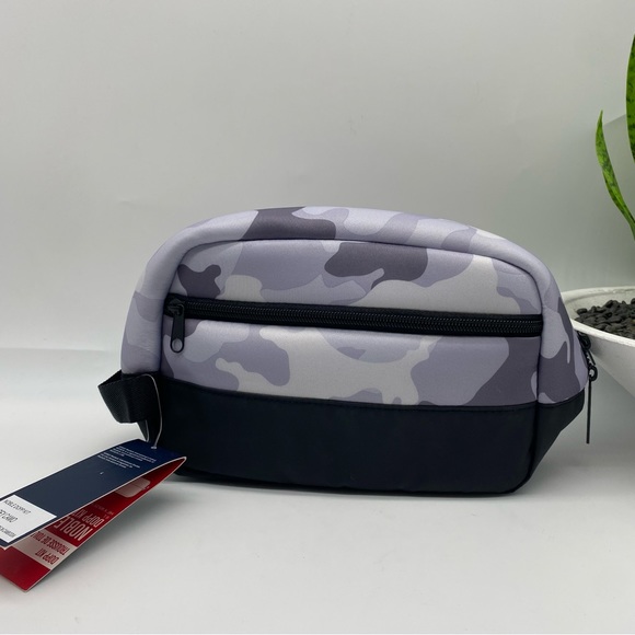 Reebok Noble Dopp Kit in Light Grey Camouflage for toiletries travel size 6L NEW - Picture 5 of 8